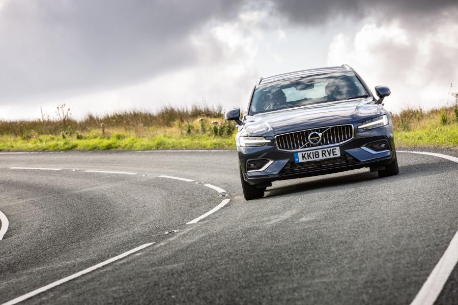  Volvo V60 D3 Inscription 2018 года  (UK) (фото 13 из 40)